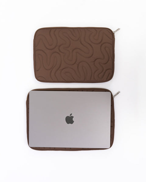 COMPUTER SWIRL SLEEVE // BROWN