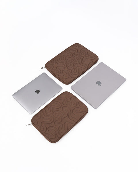 COMPUTER SWIRL SLEEVE // BROWN