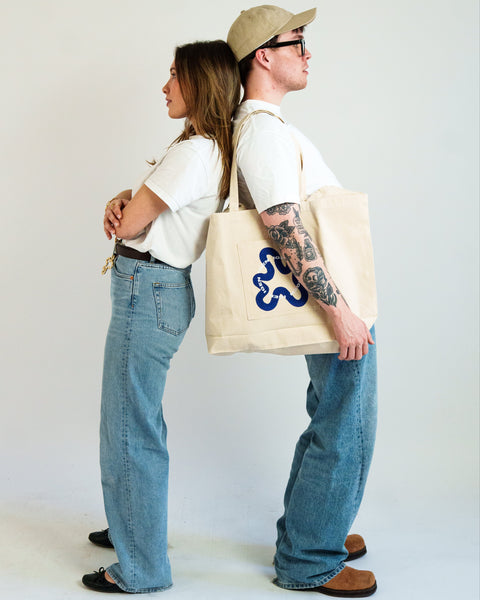 SIGNATURE SHOPPER // Blue Swirl