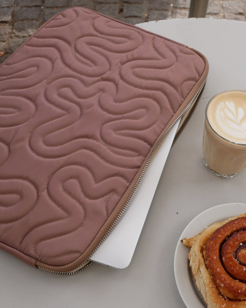 COMPUTER SWIRL SLEEVE // BROWN