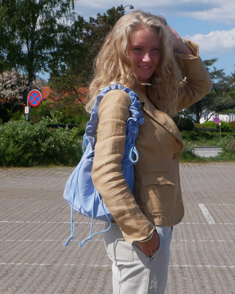 LIGHT BLUE // RUFFLE SHOPPER CROSSBODY