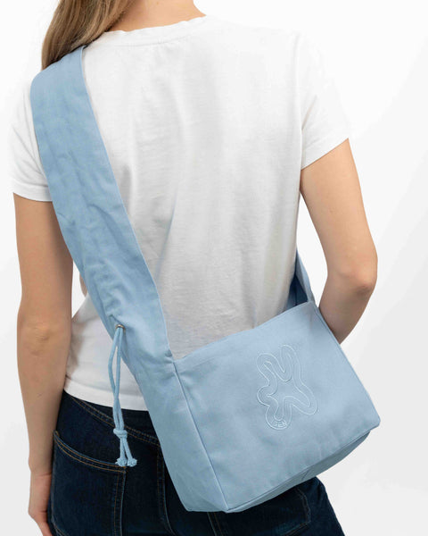 LIGHT BLUE // RUFFLE SHOPPER CROSSBODY