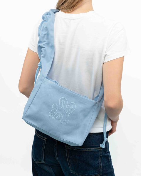 LIGHT BLUE // RUFFLE SHOPPER CROSSBODY