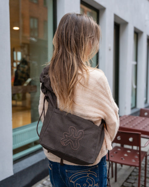 BROWN // RUFFLE MINI SHOPPER