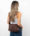 Brown Shield Crossbody mini shopper lavet af genanvendte materialer.  