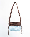 Brown Shield Crossbody mini shopper med vendbar funktion. Brown og Ice Blue