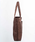 Brown Signature shopper fra siden. Stor shopper til hverdag.