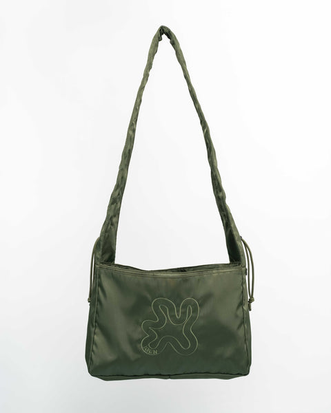 Green Shield Midi shopper med broderet IGEN logo i grøn. Vandafvisende shopper.