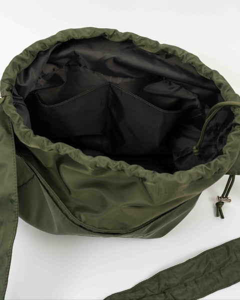 Green Shield Midi shopper med indvendige lommer. Praktisk shopper til hverdagen. Vandafvisende inde- og udefra. 
