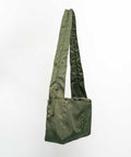 Green Shield Midi med justerbar strop. Juster fra snørerne i siderne, for at gøre stoppen kortere.