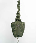 Green Shield Midi shopper med nøglestrop i siden. Spænd din swirl hook eller nøgler på side stroppen.
