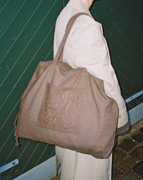 BROWN // SIGNATURE SHOPPER