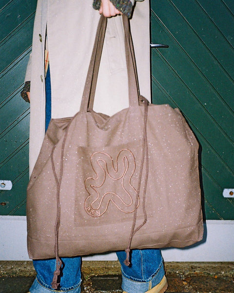 BROWN // SIGNATURE SHOPPER