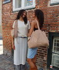 Light brown signature shopper i dagligdagen. Perfekt hverdags shopper.