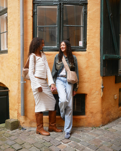 LIGHT BROWN SHOPPERS
