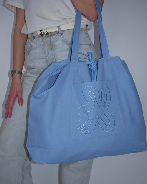 LIGHT BLUE  // SIGNATURE SHOPPER