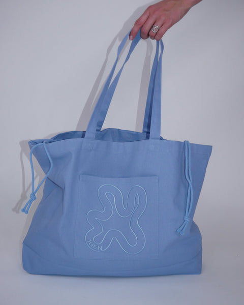LIGHT BLUE  // SIGNATURE SHOPPER