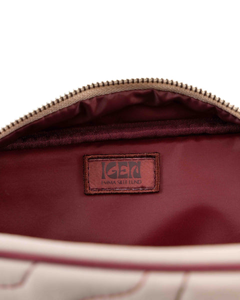 BEAUTY BAG // Cherry