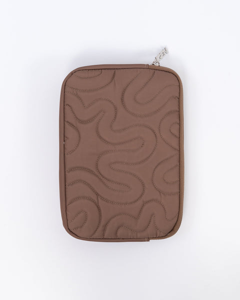 BOOK SWIRL SLEEVE // BROWN