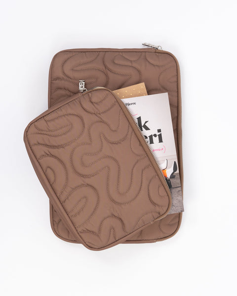 COMPUTER SWIRL SLEEVE // BROWN