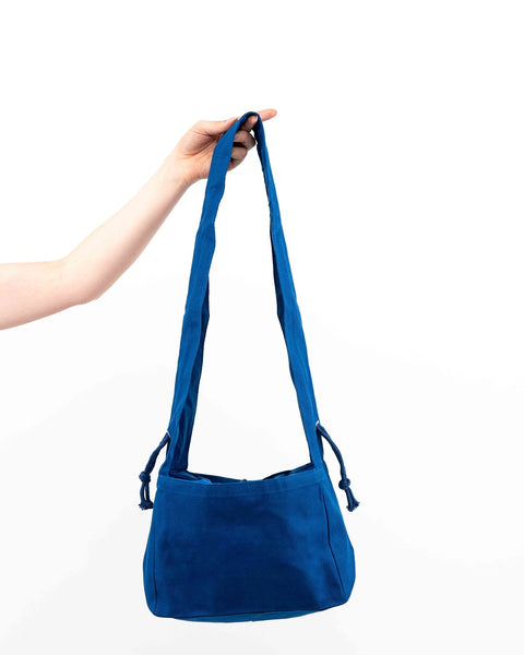BLUE // RUFFLE SHOPPER CROSSBODY
