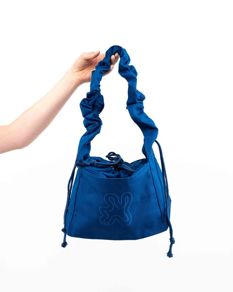BLUE // RUFFLE SHOPPER CROSSBODY
