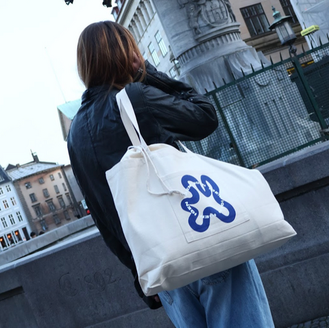 SIGNATURE SHOPPER // Blue Swirl