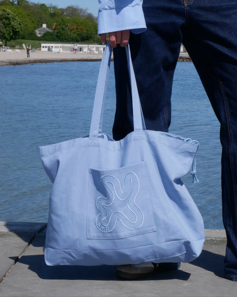 LIGHT BLUE  // SIGNATURE SHOPPER
