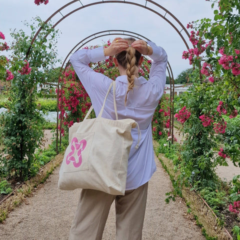 SIGNATURE SHOPPER // Pink Swirl